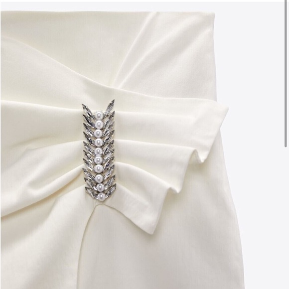 Zara NWT Pearl embellished buckle off white / ivory / cream ruched mini skirt - Picture 16 of 16